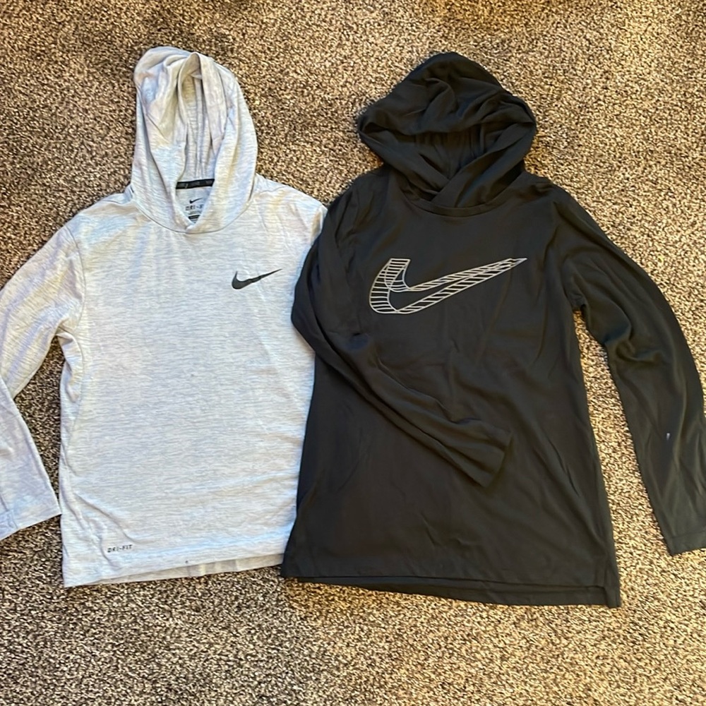 Nike youth long sleeved hooded tees